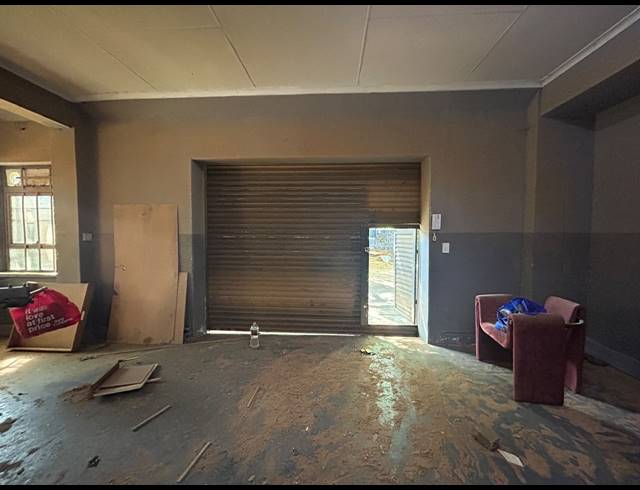 200M² WAREHOUSE TO LET IN INDUSTRIA WEST